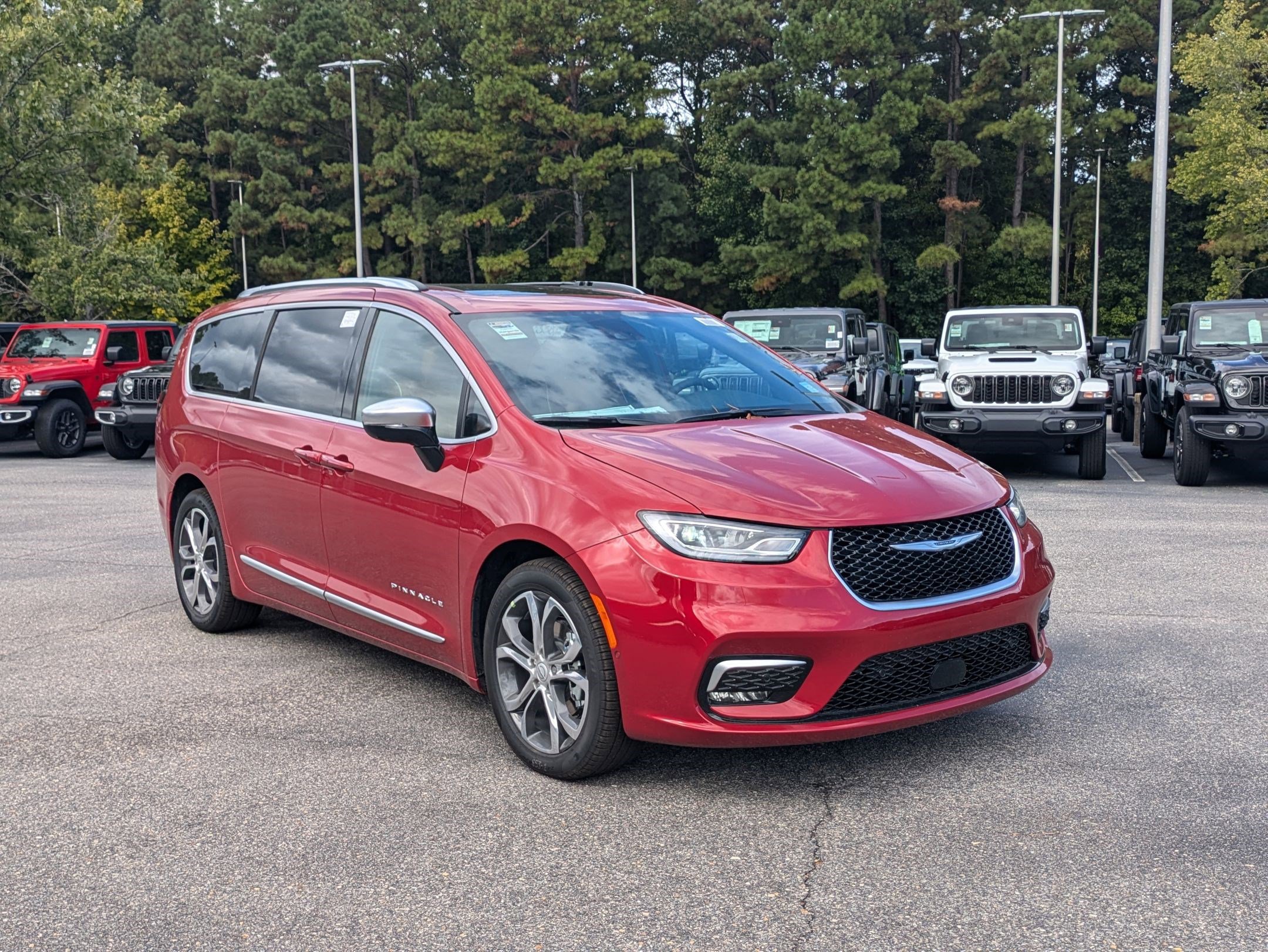 2026 Chrysler Pacifica Pinnacle photo 3
