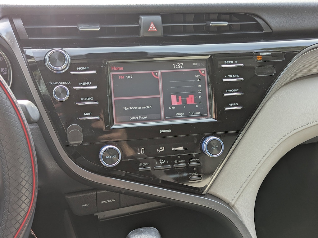 Used 2020 Toyota Camry SE SE Auto