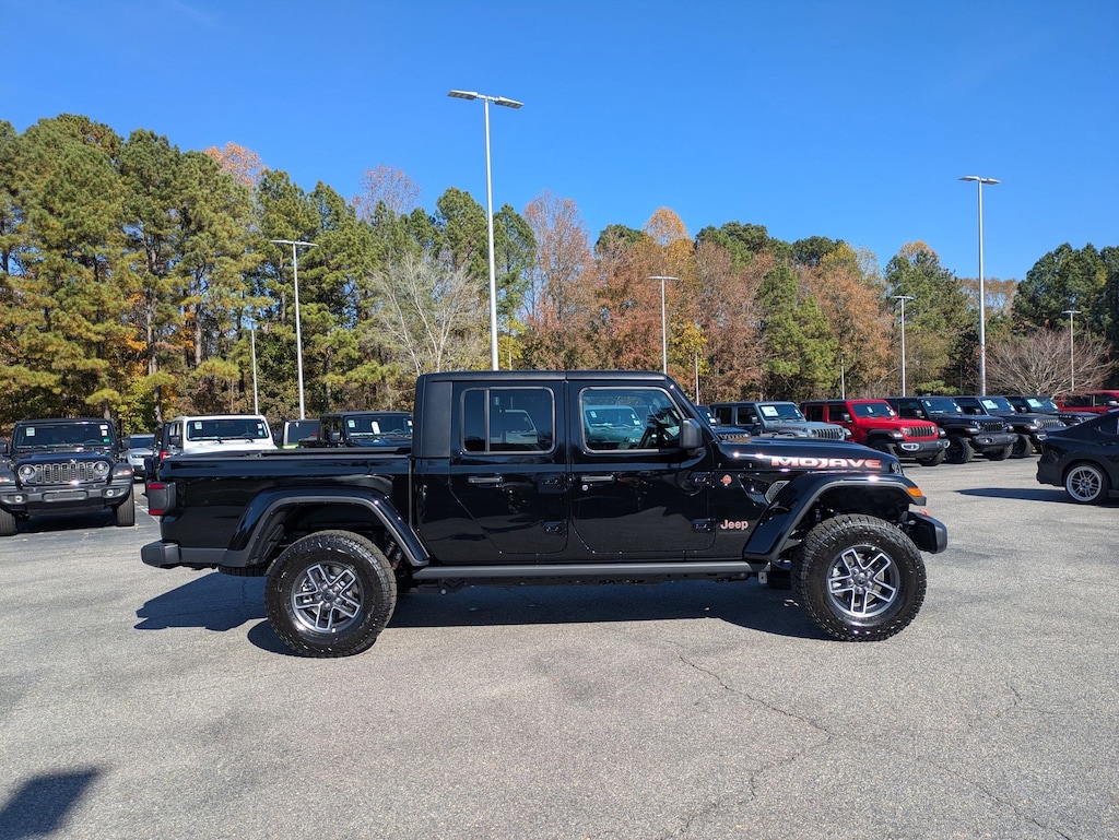 New 2026 Jeep Gladiator MOJAVE 4X4 Pickup