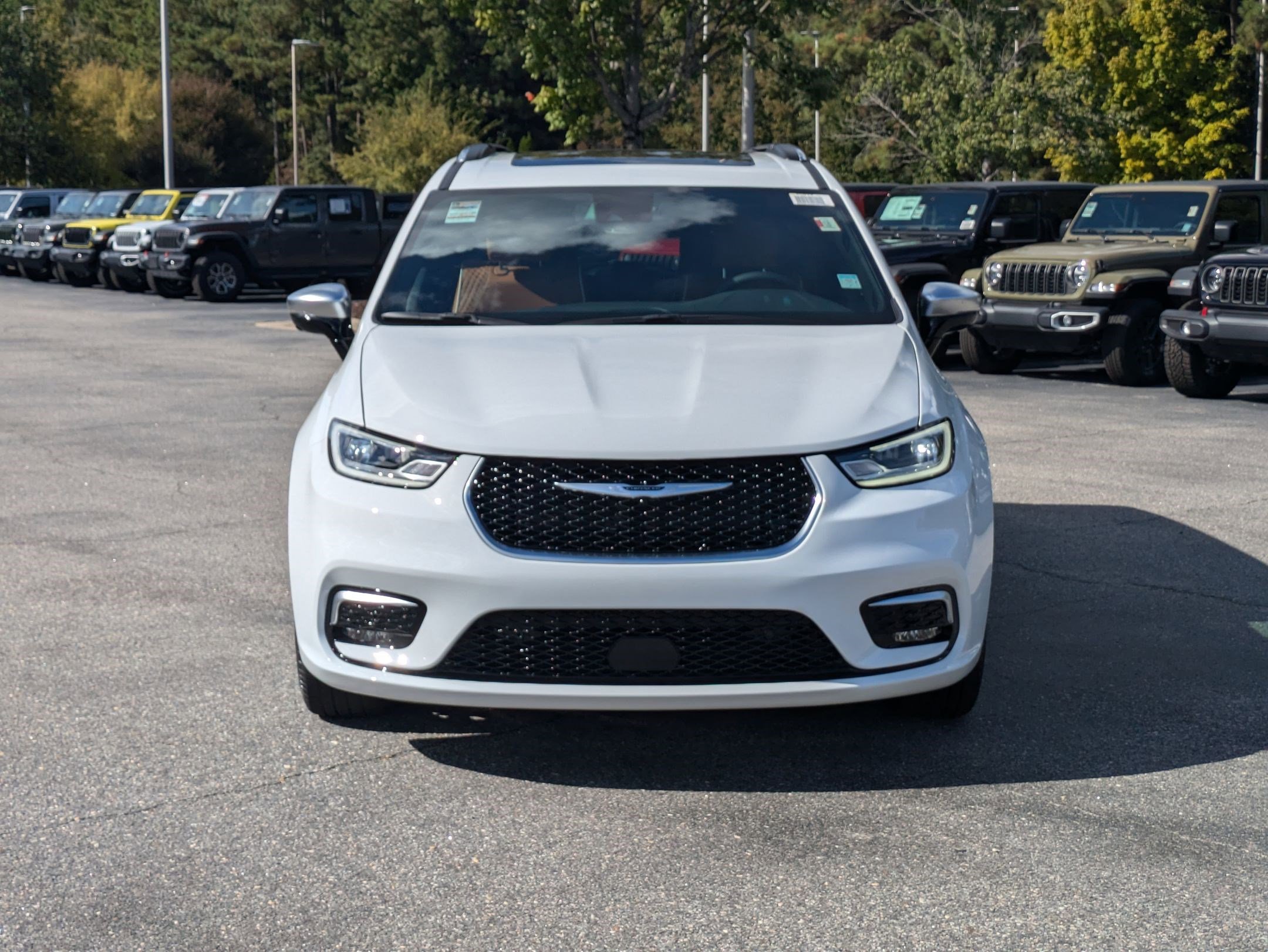 2026 Chrysler Pacifica Pinnacle photo 2