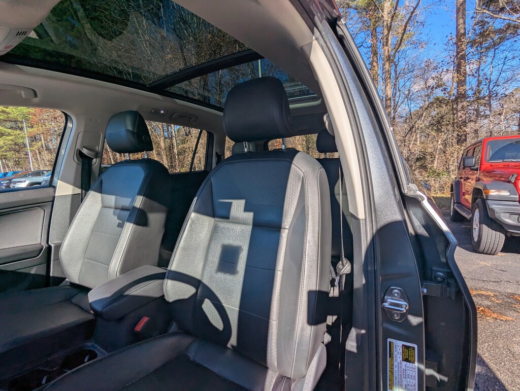 Used 2018 Volkswagen Tiguan SEL 2.0T SEL 4MOTION