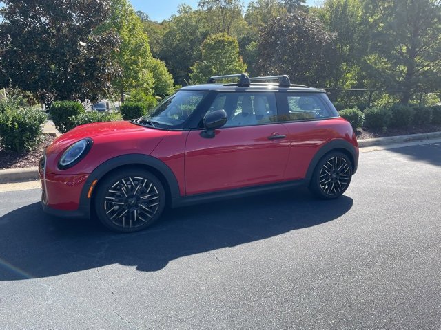 2025 Mini Cooper 2 Door Hardtop Signature photo 2