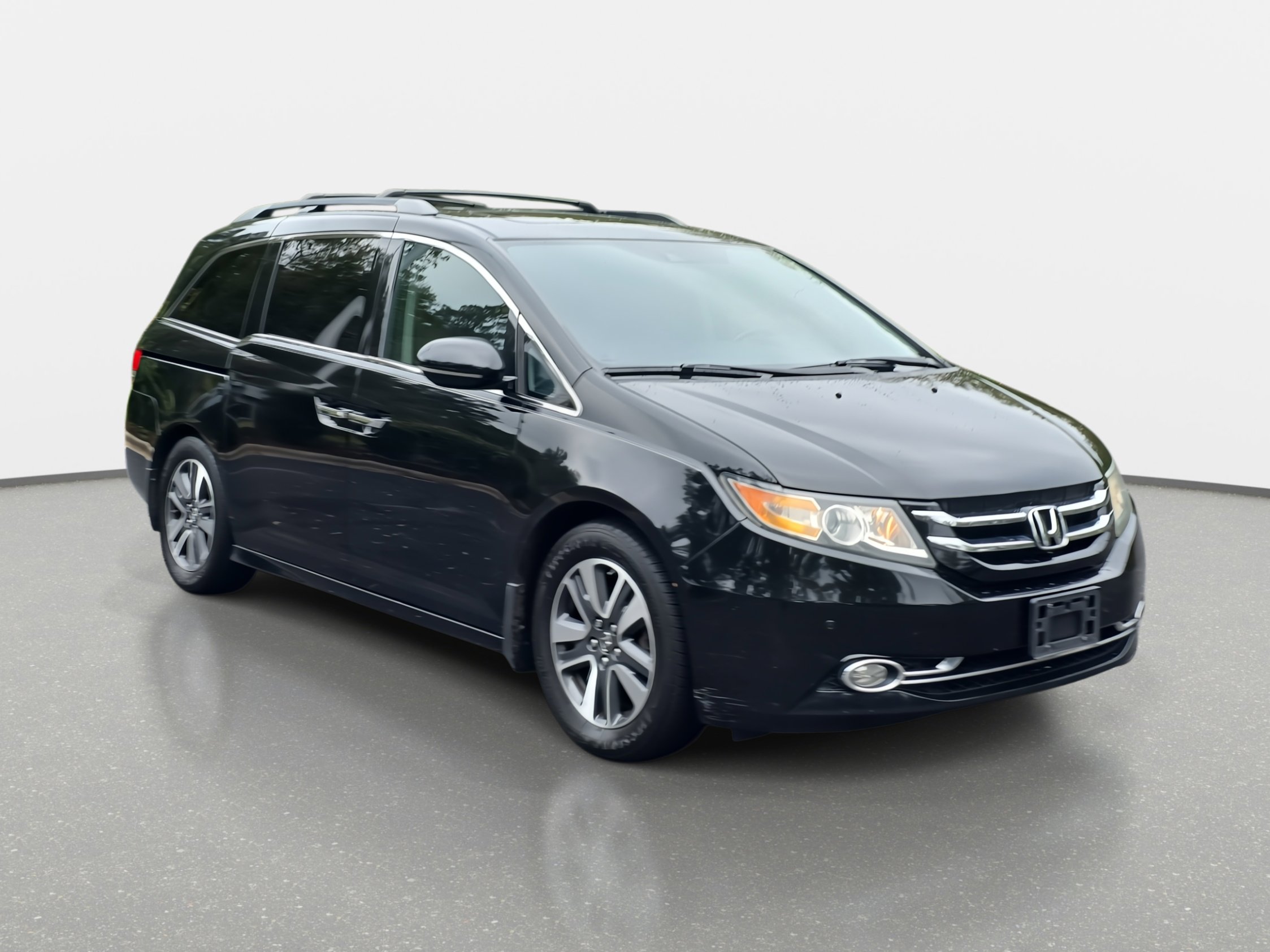 2015 Honda Odyssey Touring photo 3