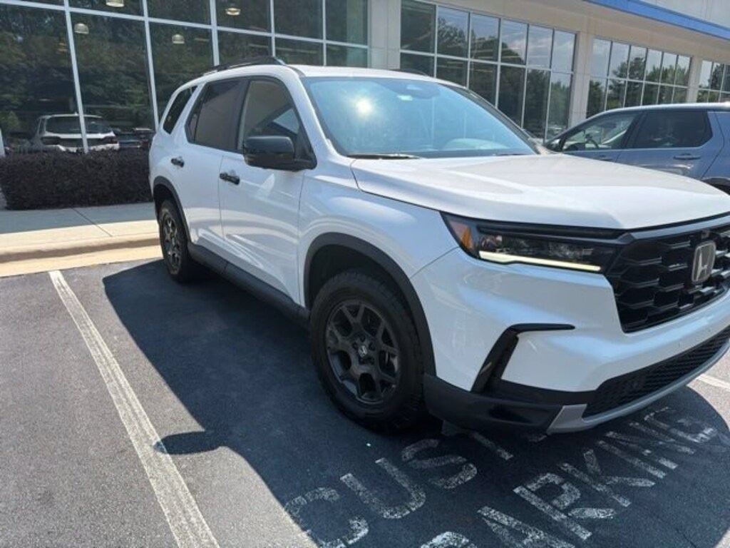 Used 2025 Honda Pilot TrailSport SUV