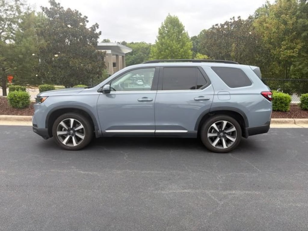 Used 2025 Honda Pilot SUV