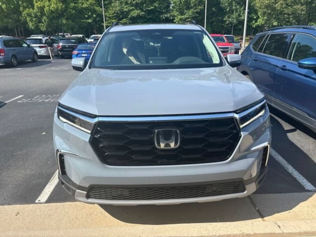 Used 2025 Honda Pilot Touring SUV