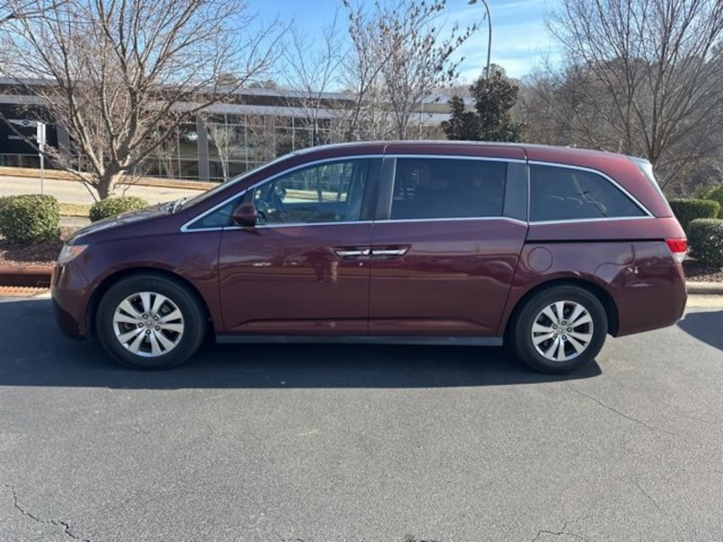 Used 2016 Honda Odyssey SE Van Passenger Van