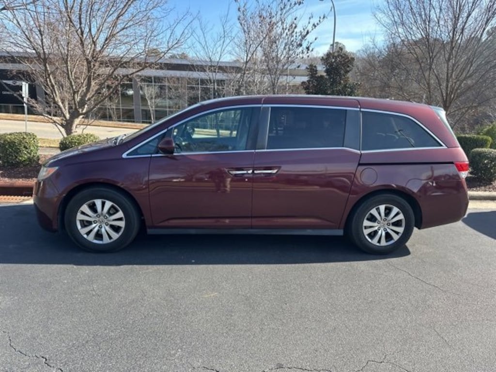 Used 2016 Honda Odyssey SE Van Passenger Van