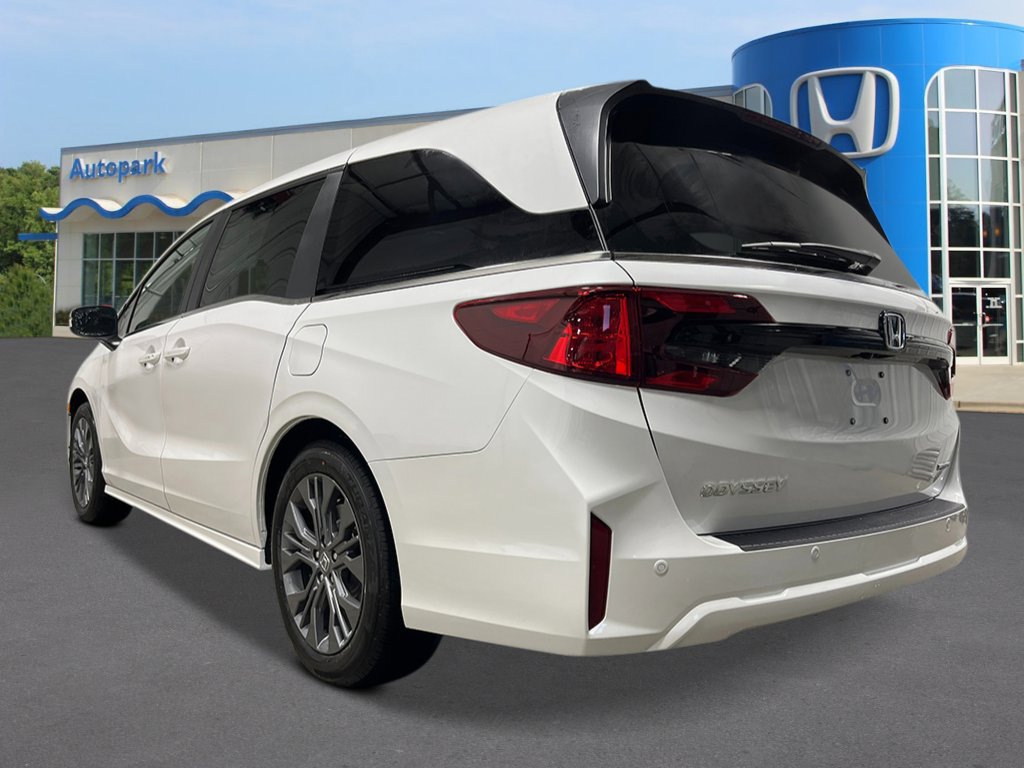 2026 Honda Odyssey Touring photo 3