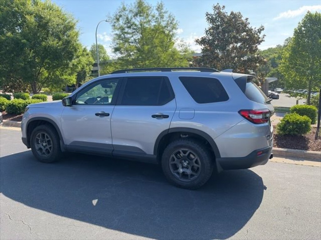 Used 2025 Honda Pilot TrailSport SUV