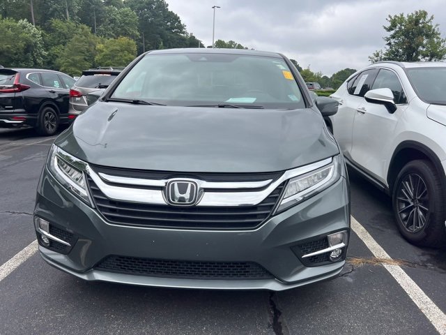 2018 Honda Odyssey Touring photo 2