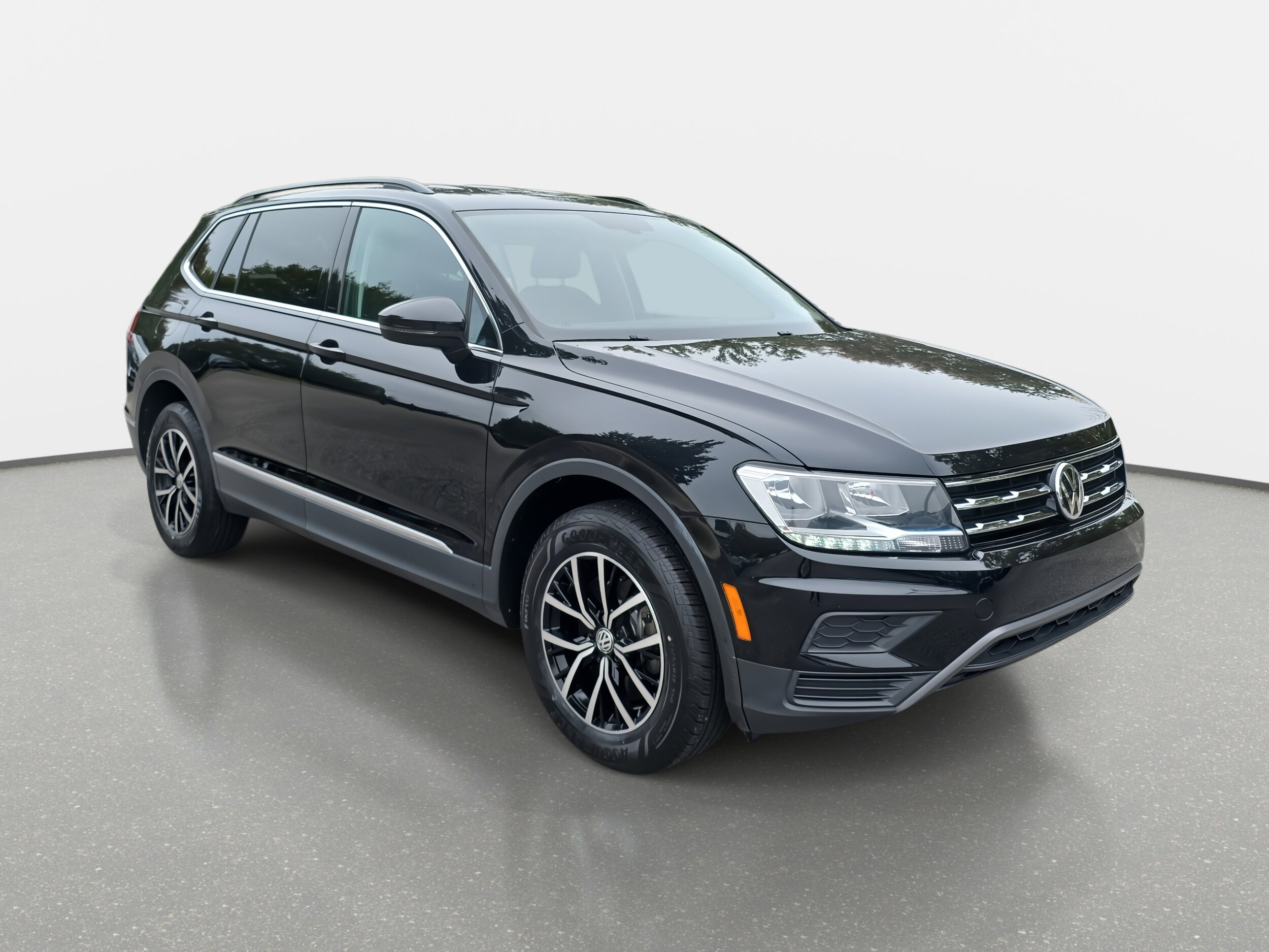 2021 Volkswagen Tiguan SE photo 2