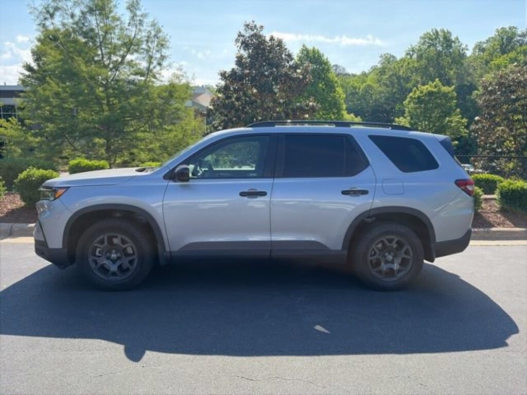 Used 2025 Honda Pilot TrailSport SUV