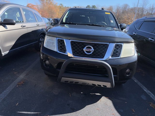 2011 Nissan Pathfinder S photo 2