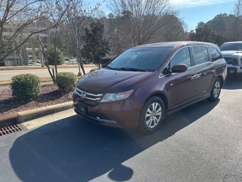 Used 2016 Honda Odyssey SE Van Passenger Van