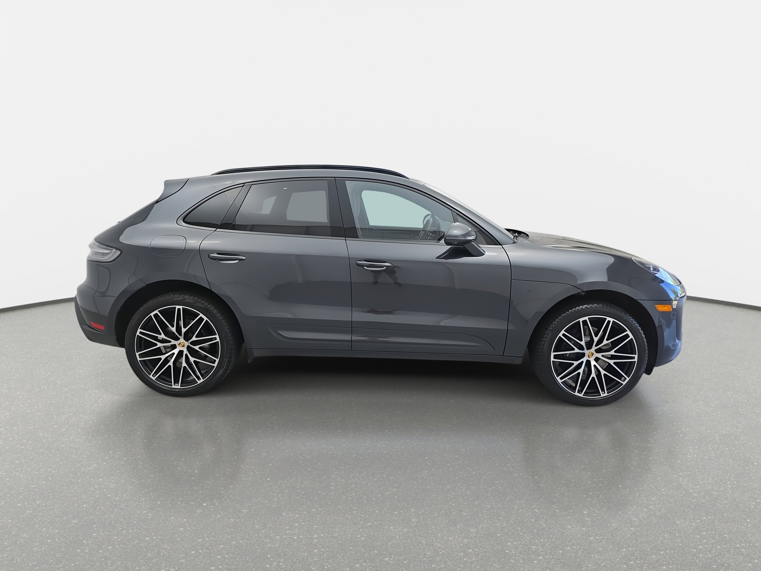 2023 Porsche Macan T photo 4