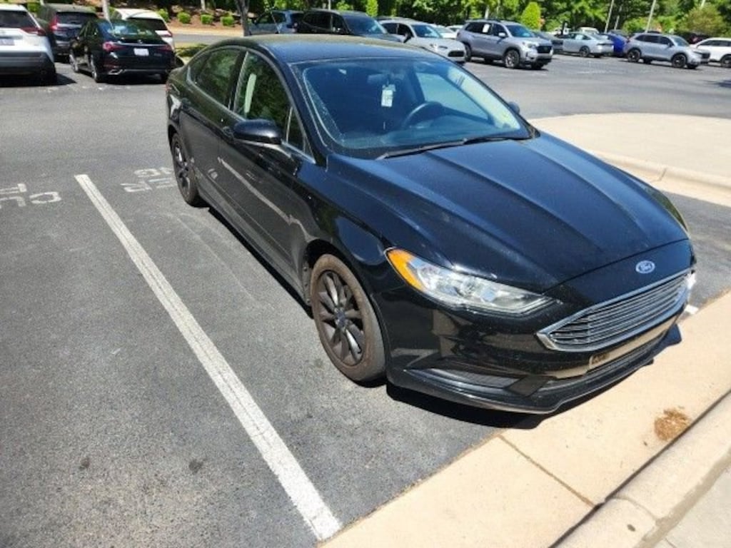 Used 2017 Ford Fusion SE Sedan