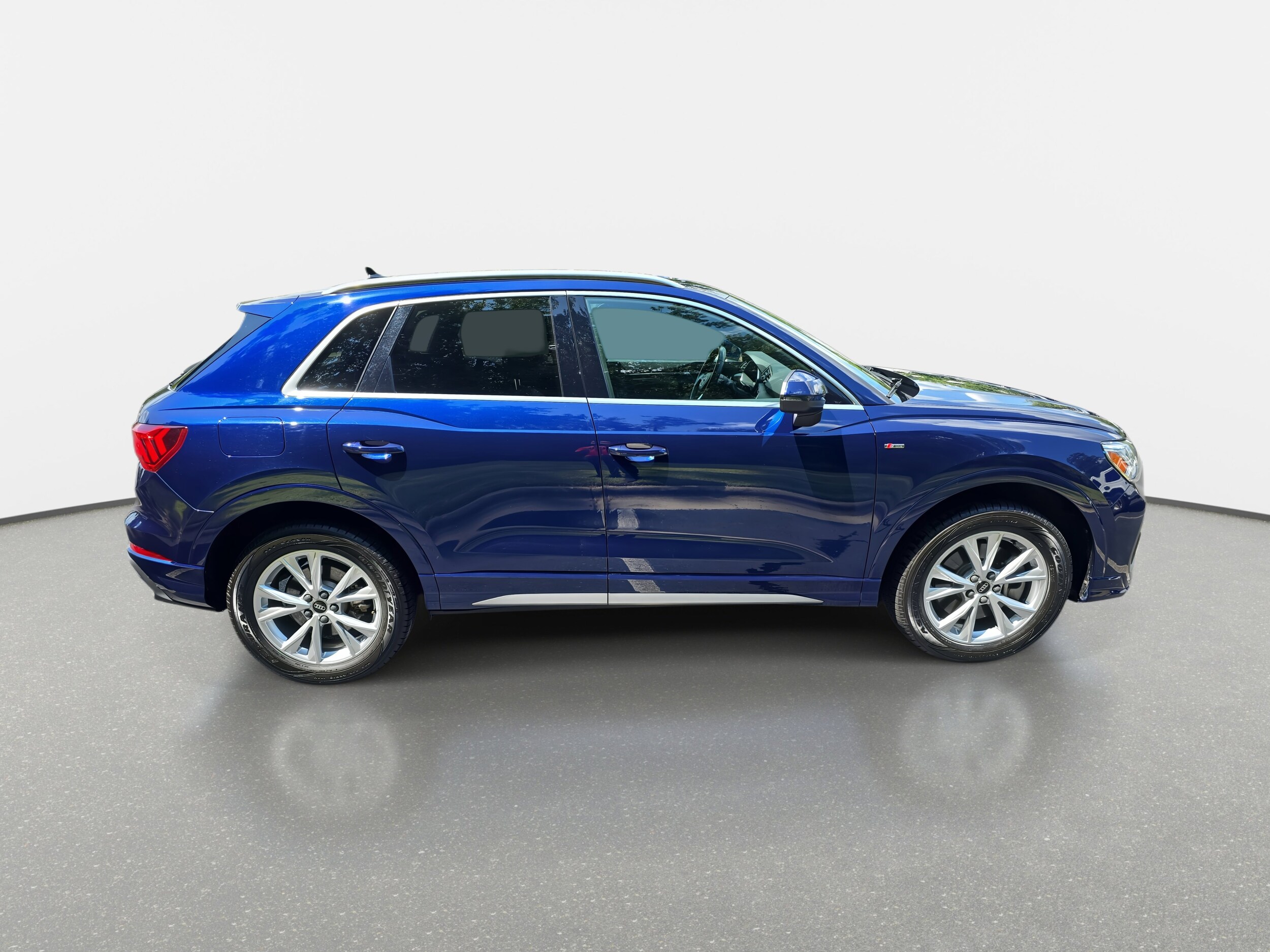2023 Audi Q3 S line Premium Plus 45 TFSI photo 2