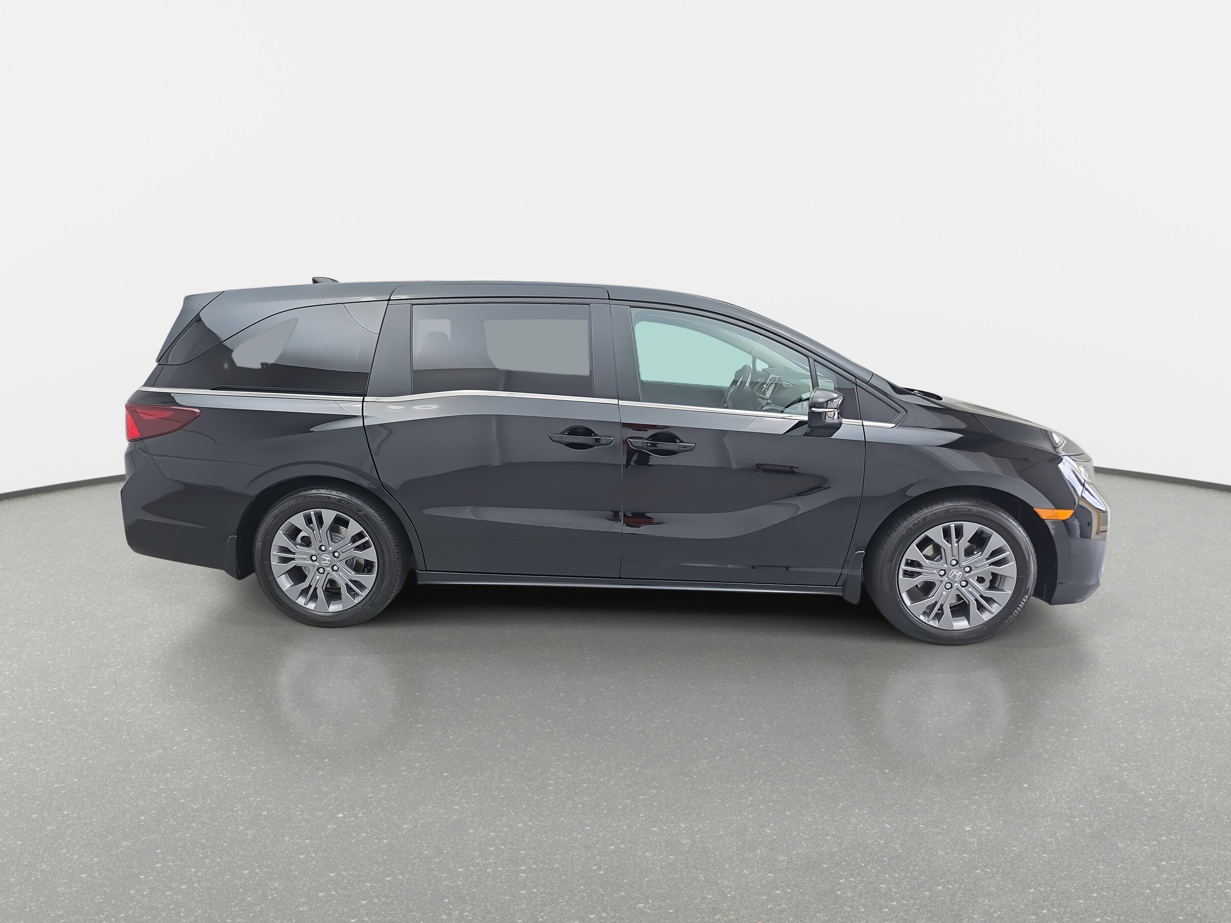 2025 Honda Odyssey Touring photo 3