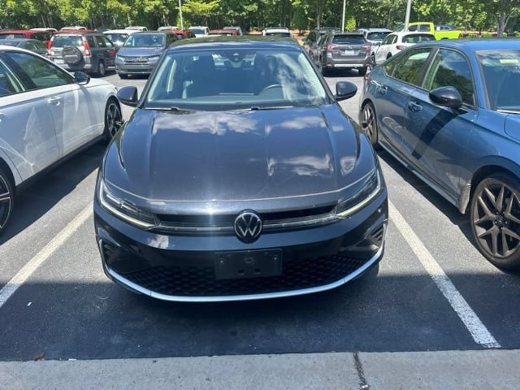 Used 2025 Volkswagen Jetta SE Sedan