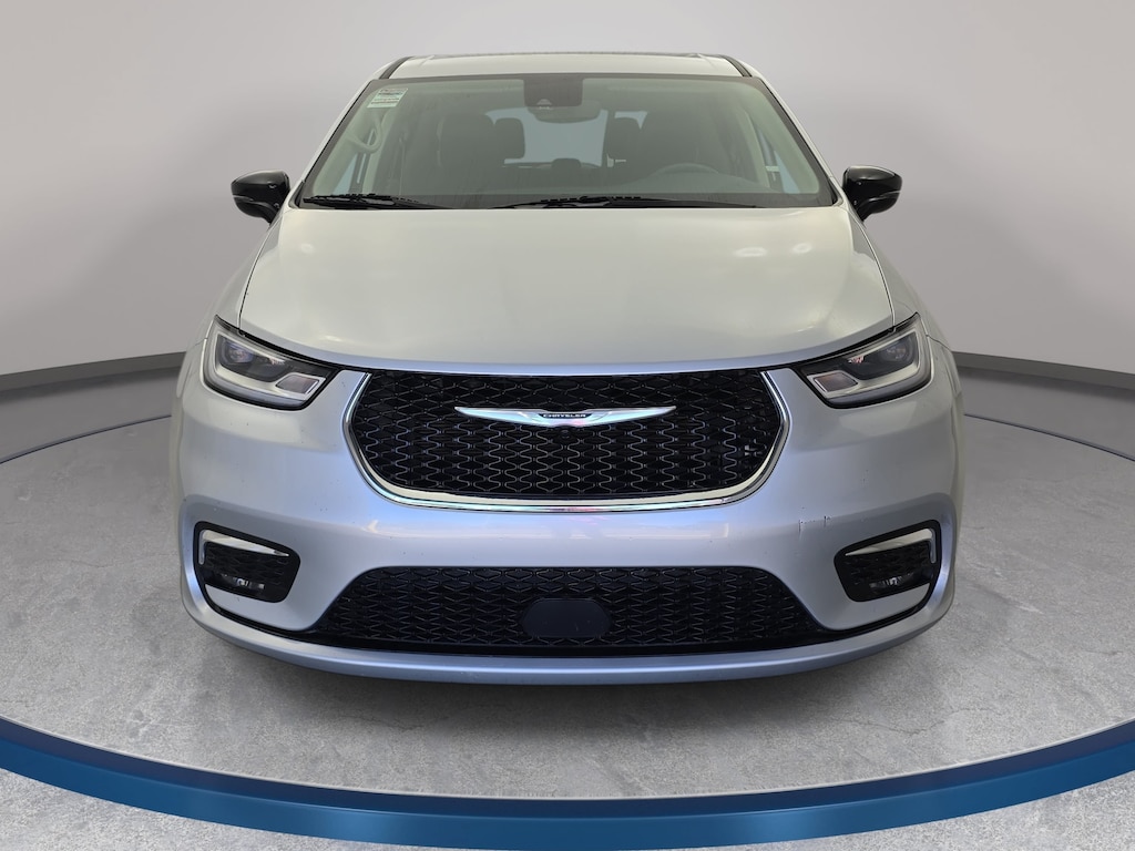 Used 2024 Chrysler Pacifica Touring L Van Passenger Van