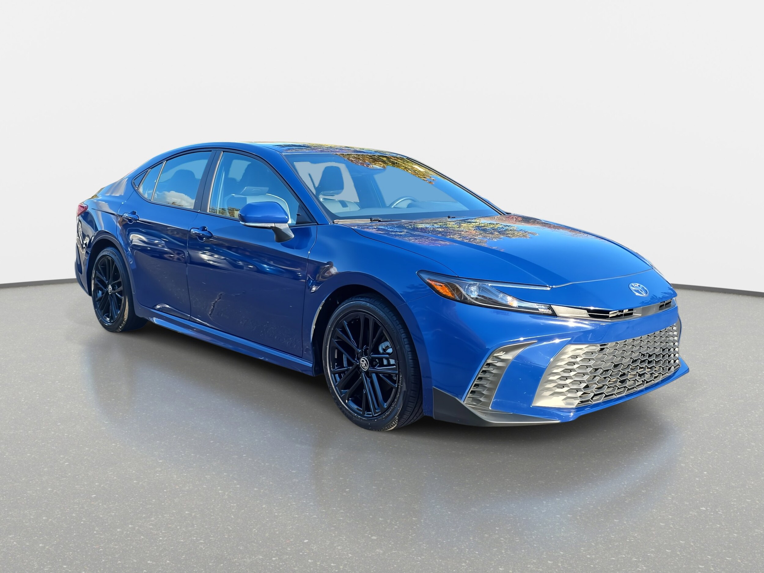 2025 Toyota Camry SE photo 3