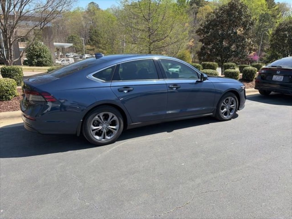 Used 2024 Honda Accord EX Sedan