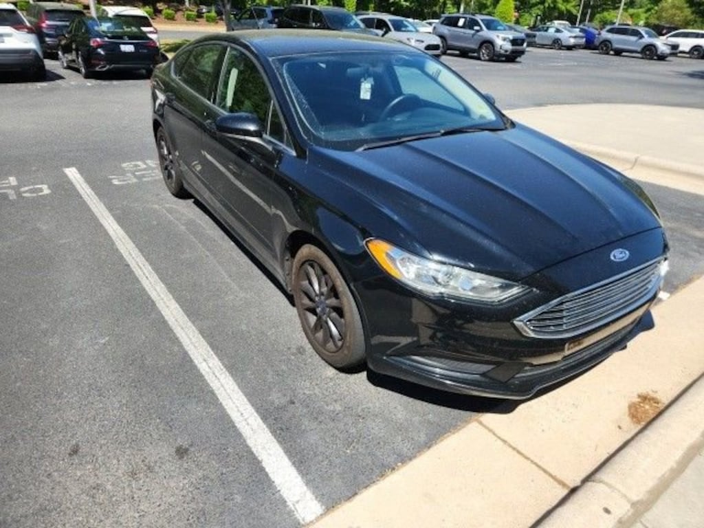 Used 2017 Ford Fusion SE Sedan