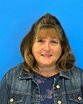 Staff member Sandra Hickman from ID_29e354158b41