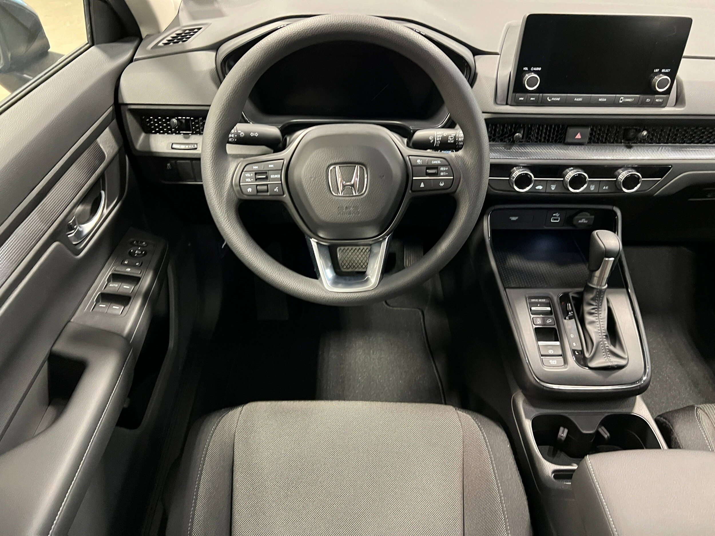 2025 Honda CR-V LX - Photo 14