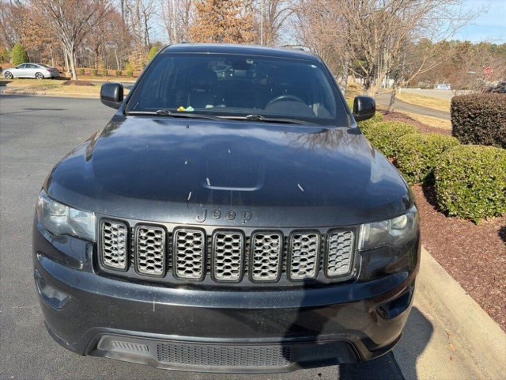 Used 2018 Jeep Grand Cherokee Altitude SUV