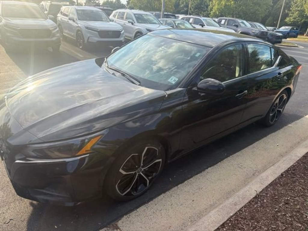 Used 2025 Nissan Altima SR Sedan