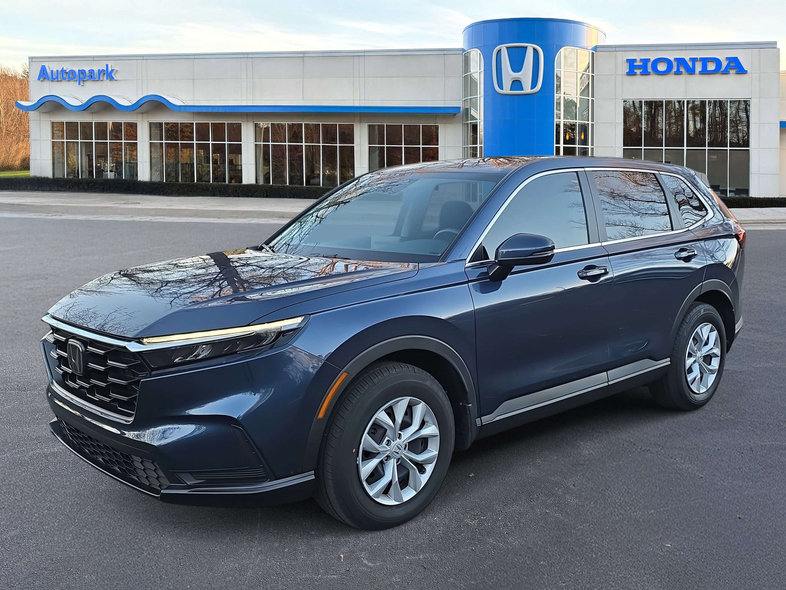 2025 Honda CR-V LX's photo