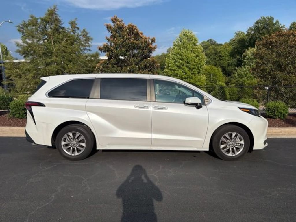 Used 2024 Toyota Sienna XLE Van Passenger Van