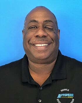 Staff member Louis Davis from ID_29e354158b41