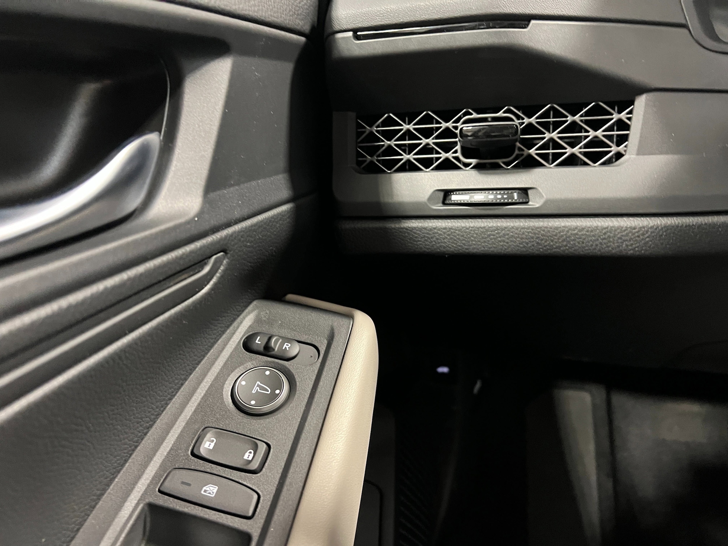 2025 Honda Accord LX - Photo 17