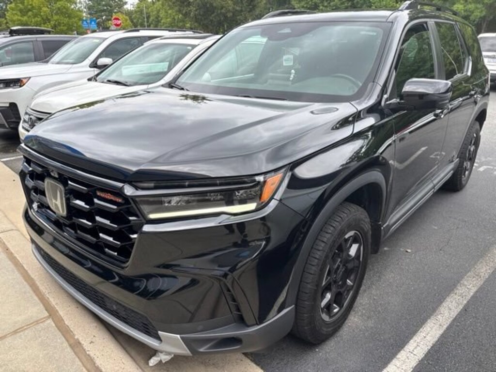 Used 2025 Honda Pilot TrailSport SUV