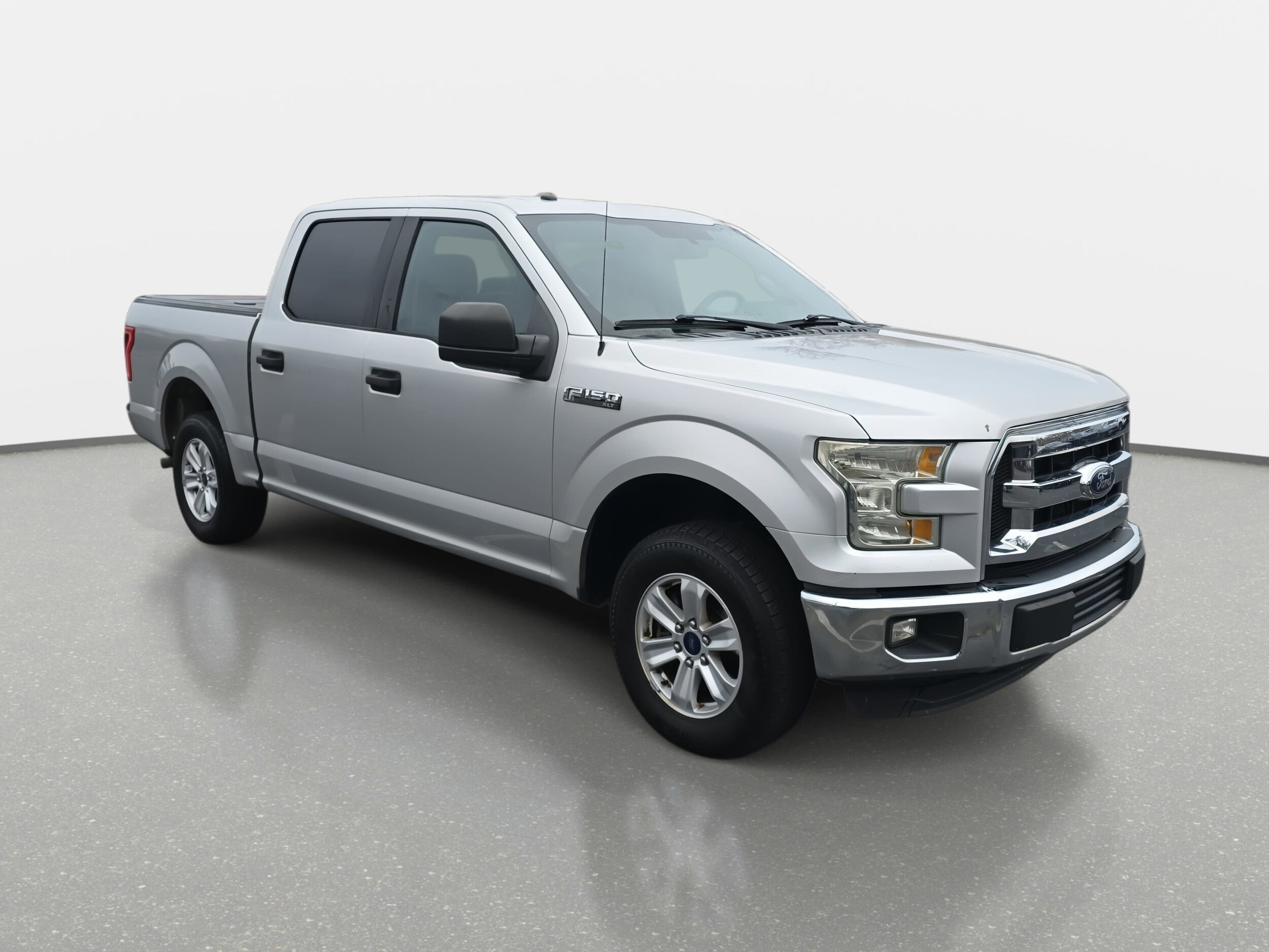 2016 Ford F-150 XLT photo 2