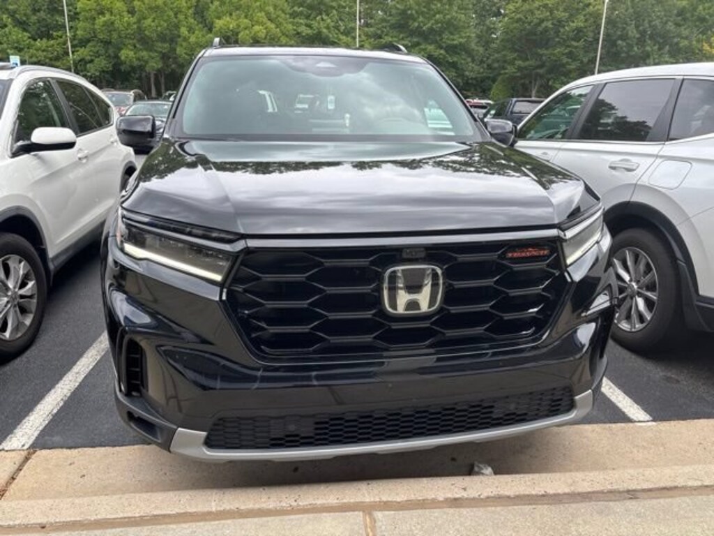 Used 2025 Honda Pilot TrailSport SUV