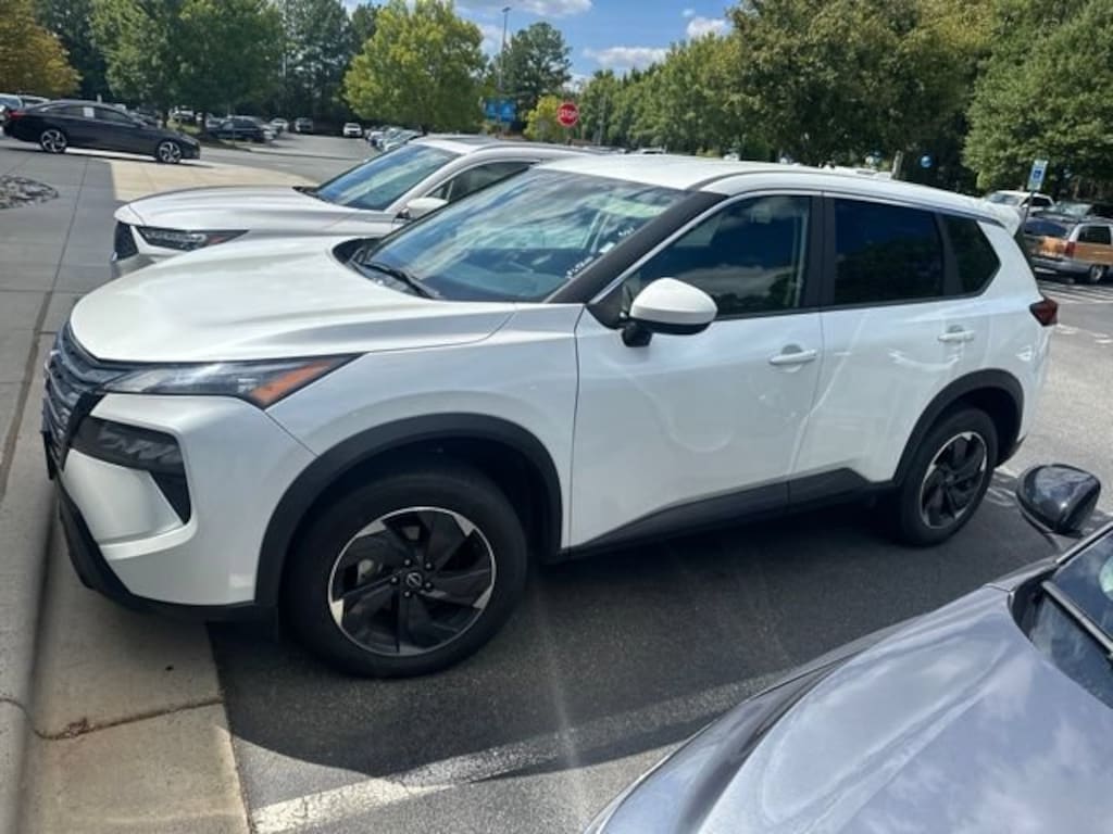 Used 2024 Nissan Rogue SV SUV
