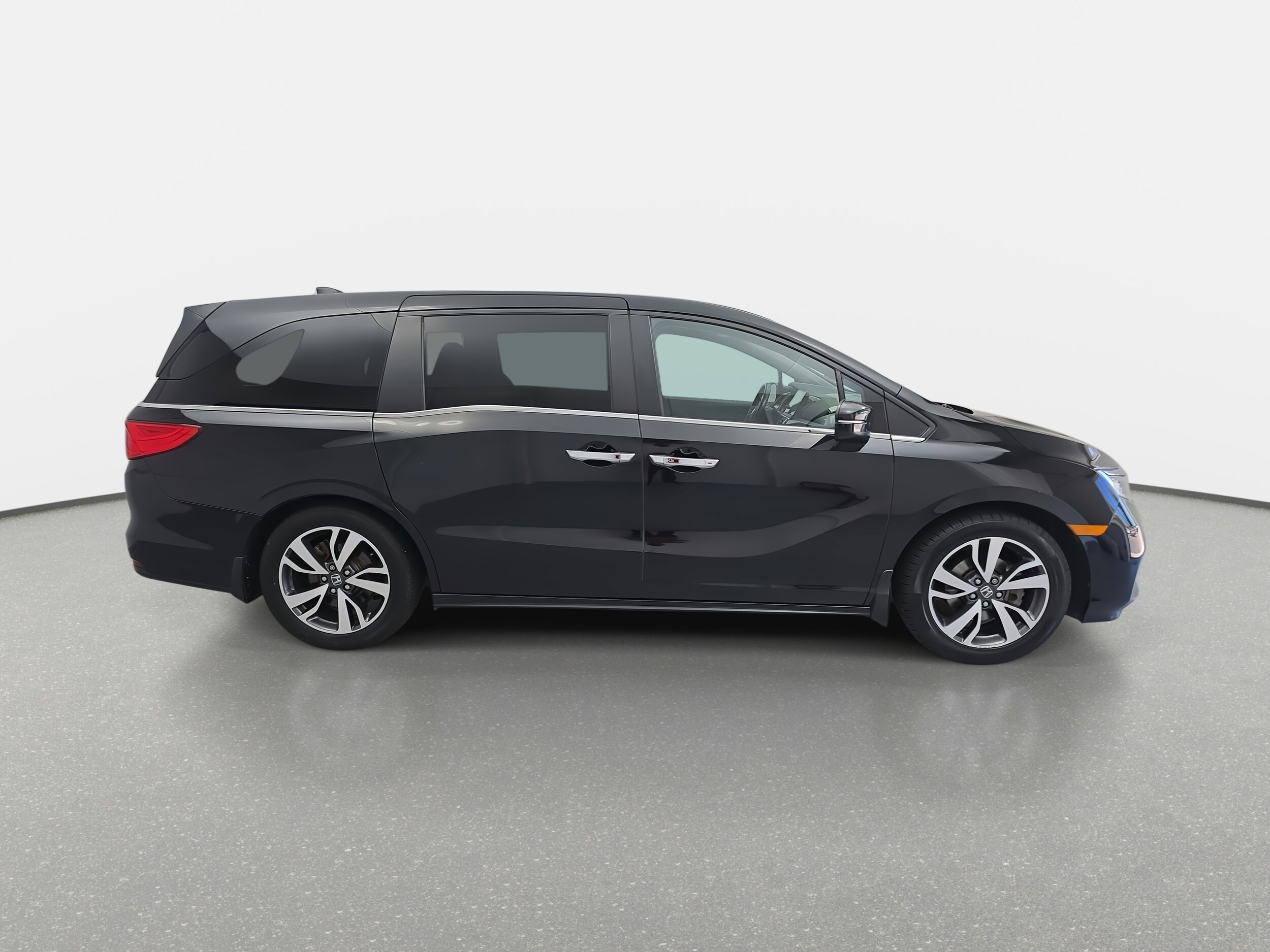 2022 Honda Odyssey Touring photo 3