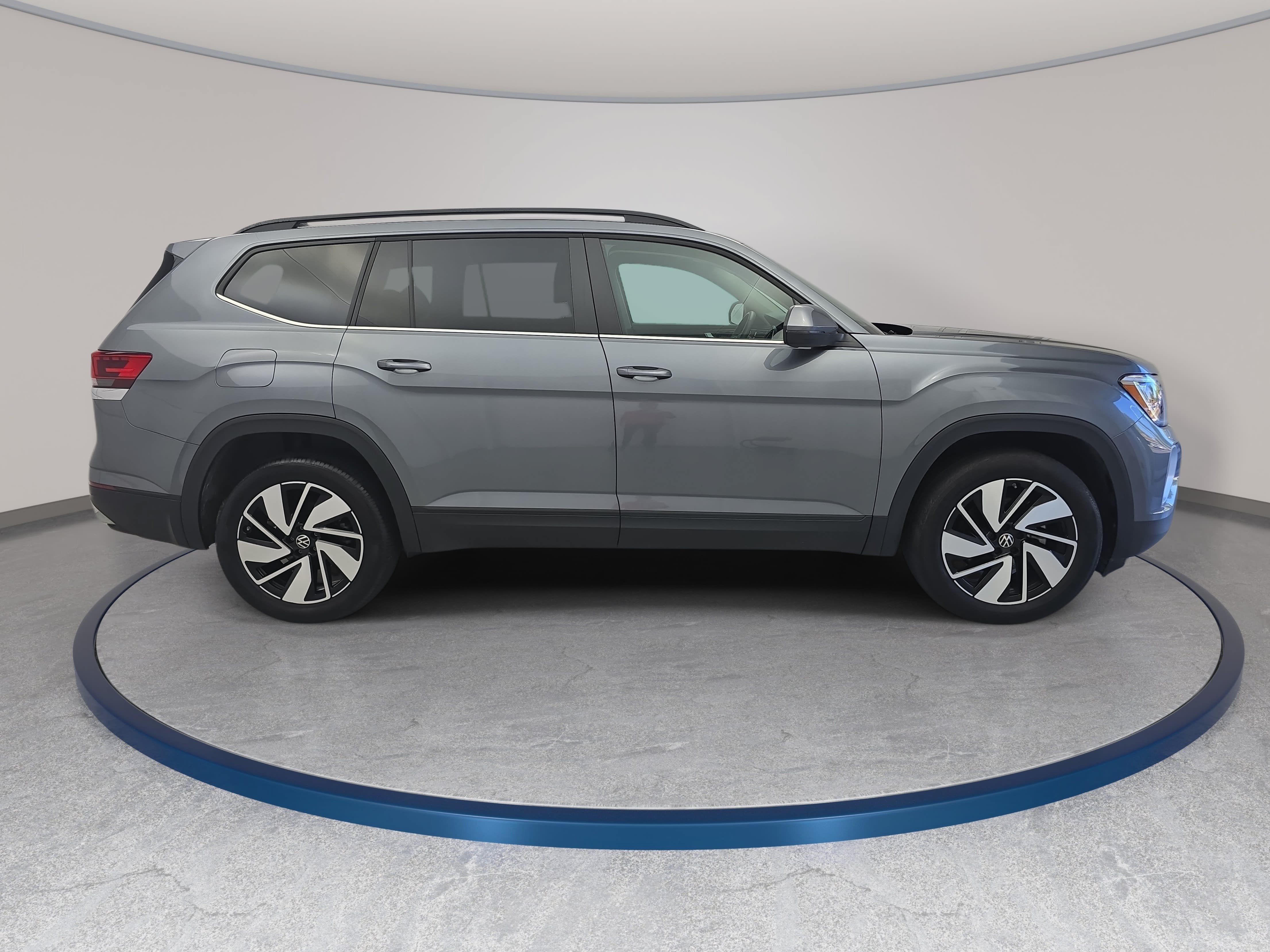Used 2025 Volkswagen Atlas 2.0T SE with Technology SUV