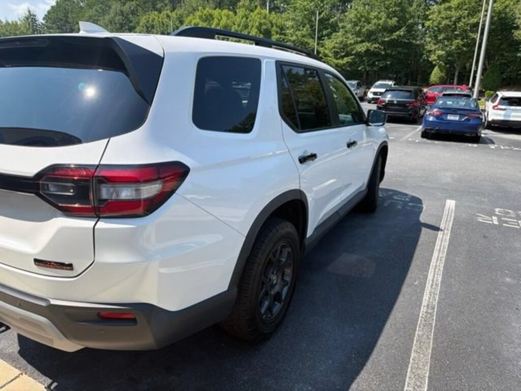 Used 2025 Honda Pilot TrailSport SUV