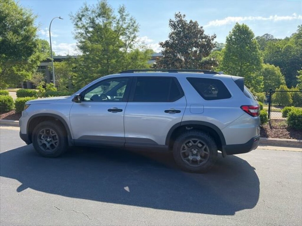 Used 2025 Honda Pilot TrailSport SUV