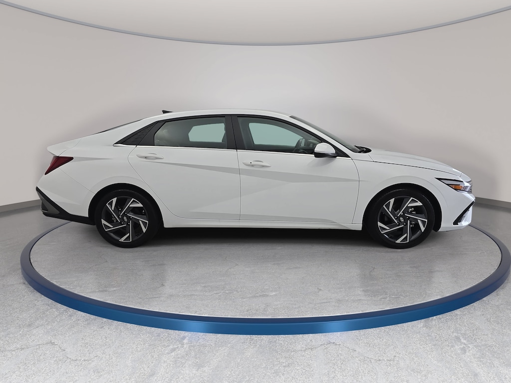 Used 2025 Hyundai Elantra SEL Convenience Sedan
