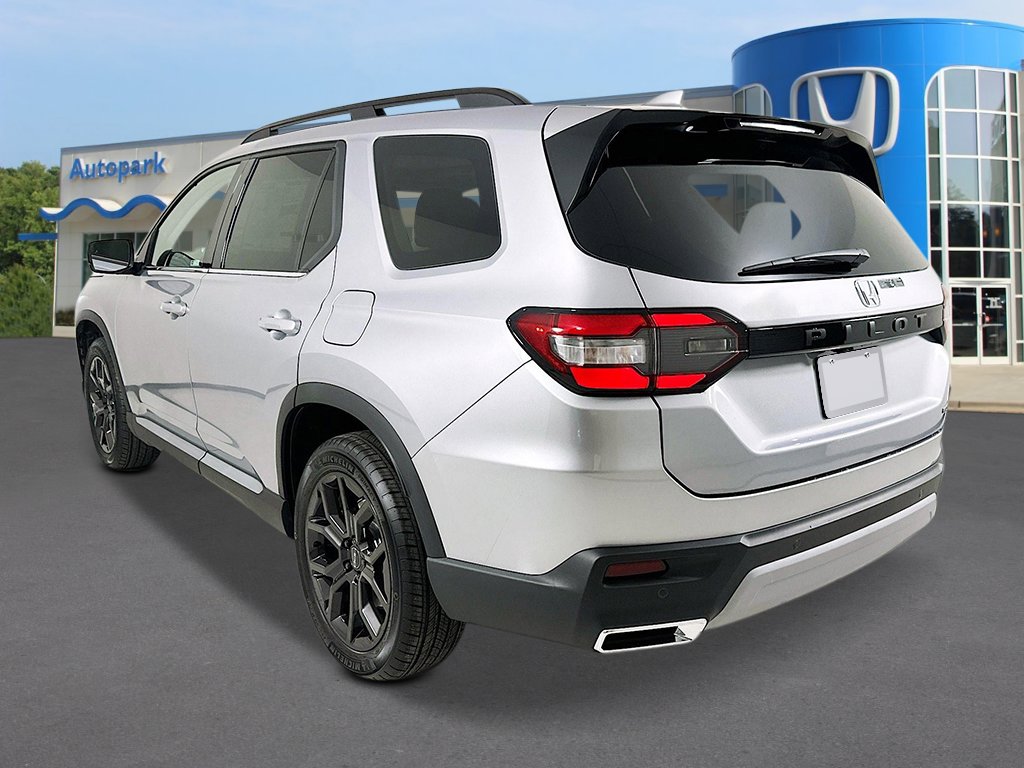 2025 Honda Pilot Touring photo 3