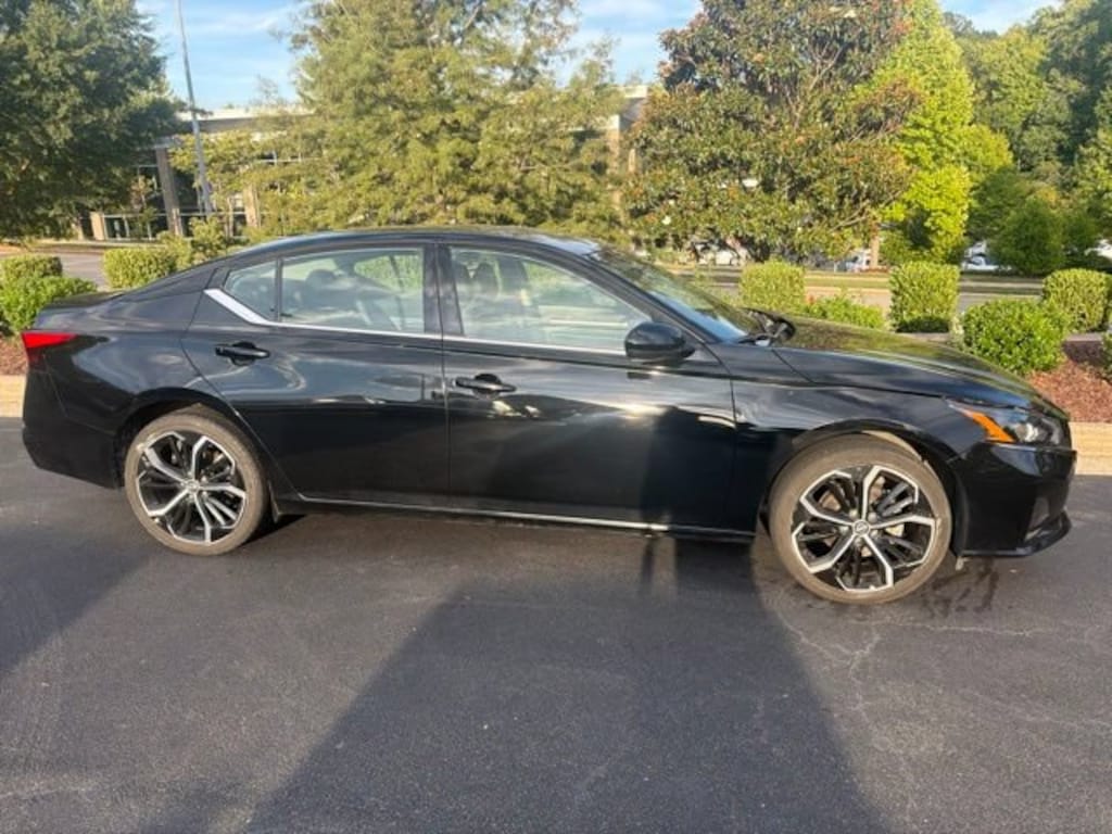Used 2025 Nissan Altima SR Sedan