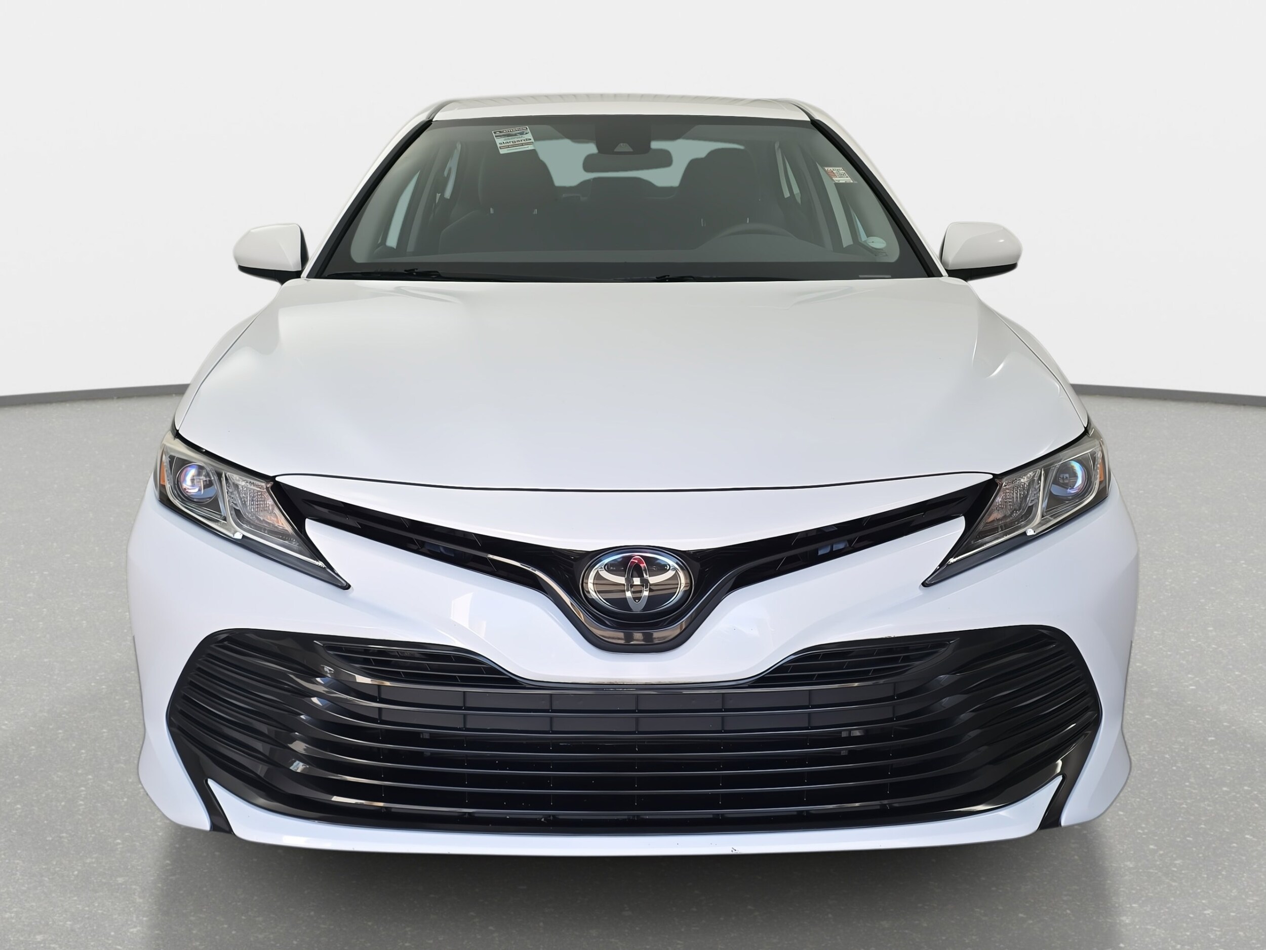 2019 Toyota Camry LE photo 2