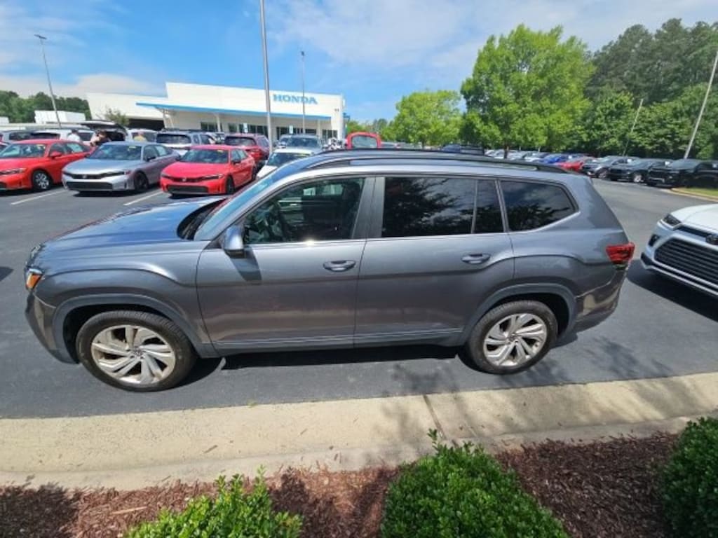 Used 2021 Volkswagen Atlas 3.6L V6 SE with Technology SUV