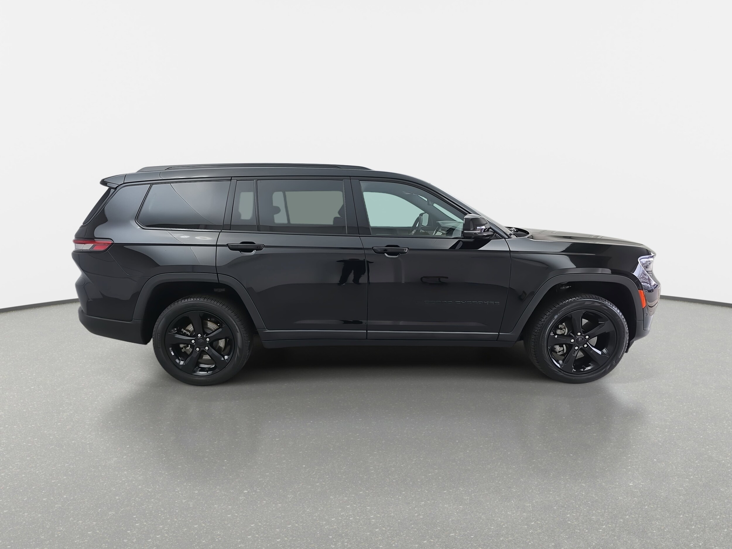 2025 Jeep Grand Cherokee Limited photo 2